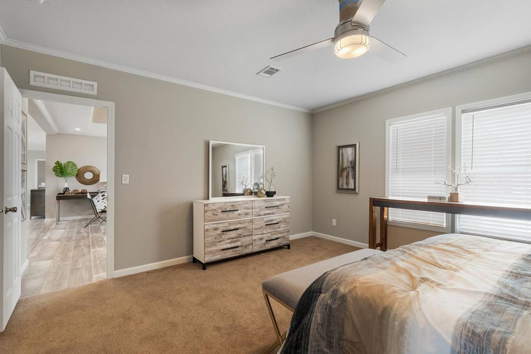 Titan extreme 3266d [the vegas] bedroom home features