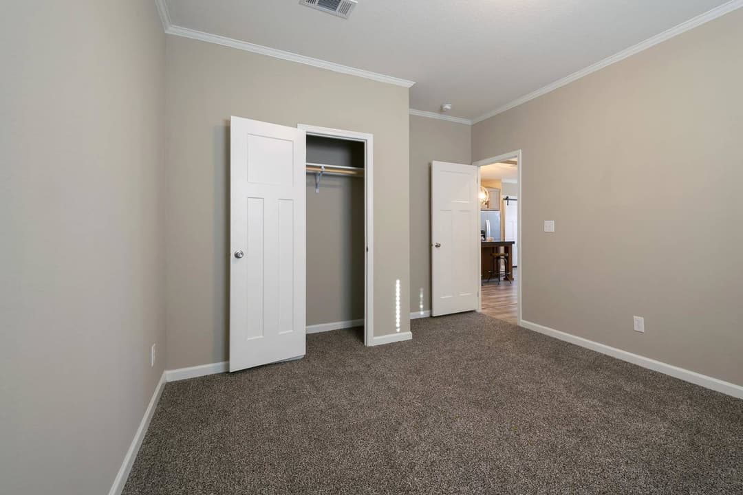 Innovation 3268c bedroom home features