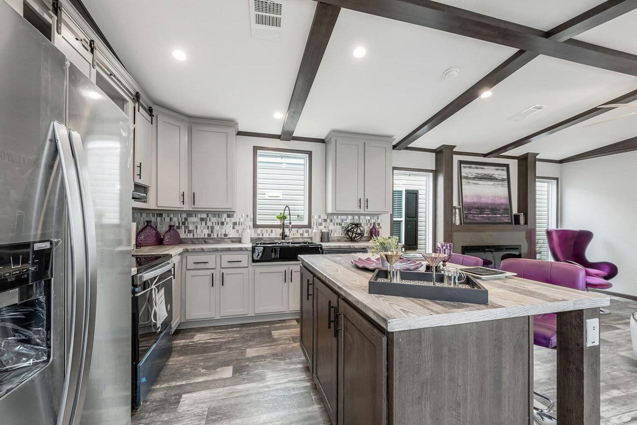 Canal kitchen home features