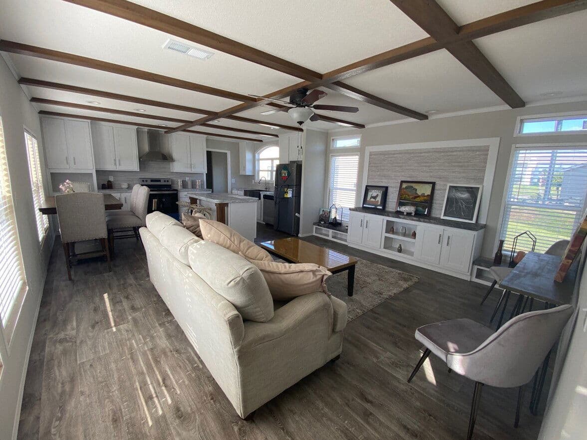 Pinnacle 18763p interior home features