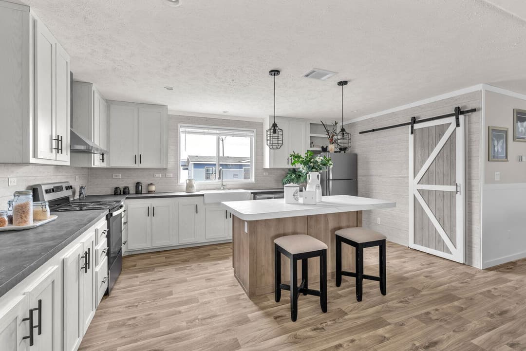 Palm harbor elite 28523f kitchen home features