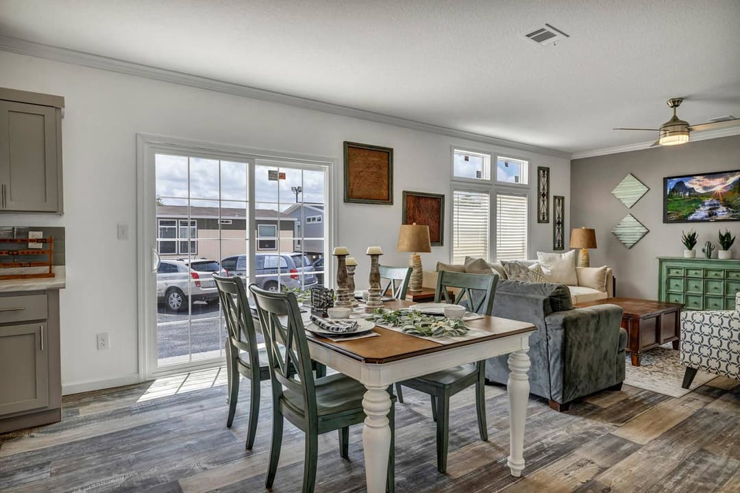 Titan extreme 3266d [the vegas] interior home features