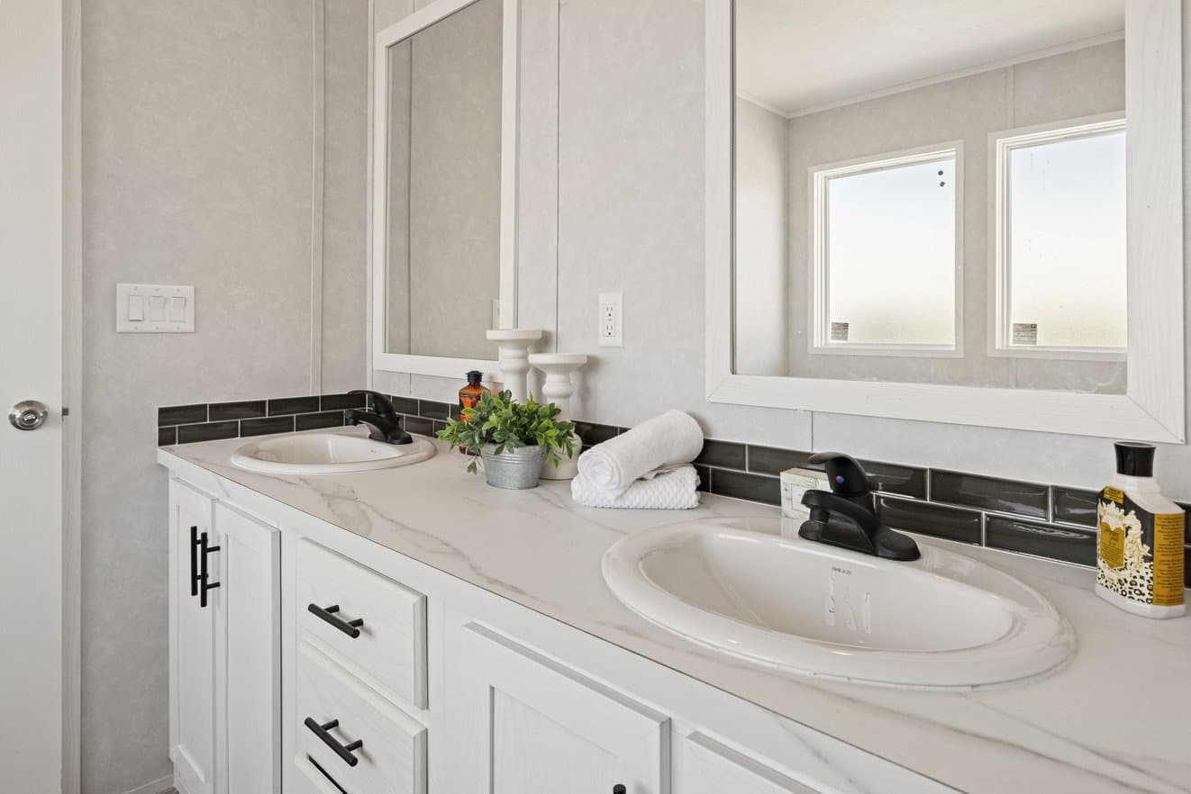 Verde ranch 28563n bathroom home features
