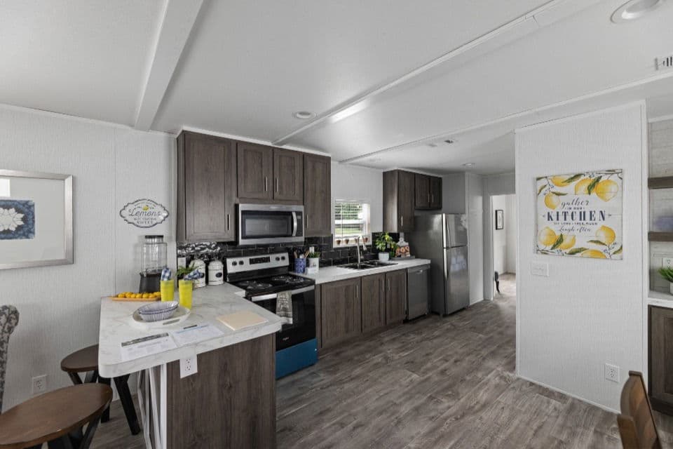 Pinnacle 16763p kitchen home features