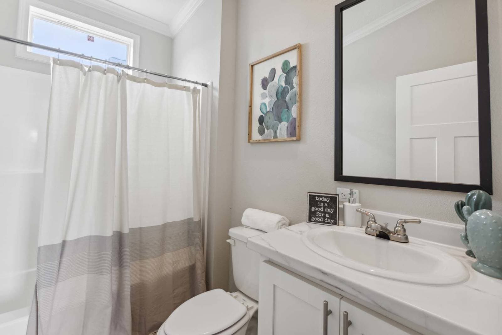 Titan extreme 1656h bathroom home features