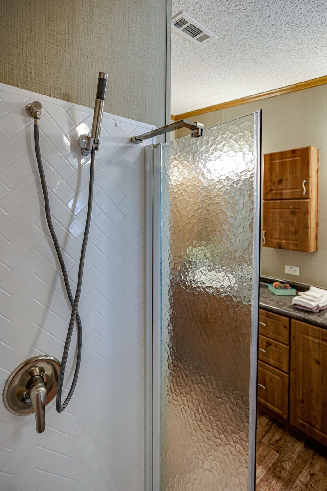 Heritage h-3256-42a bathroom home features