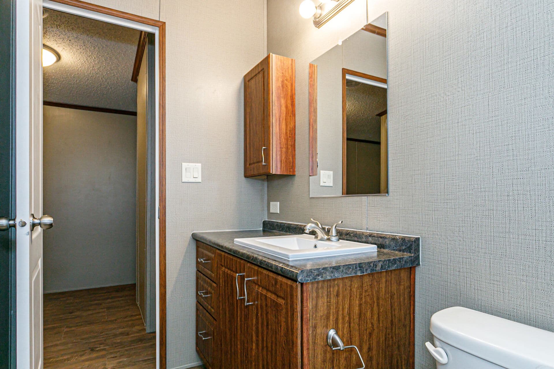 Classic c-1872-32a bathroom home features