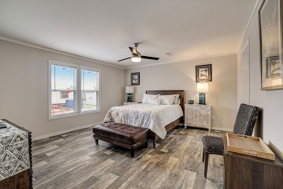 The desire bedroom home features