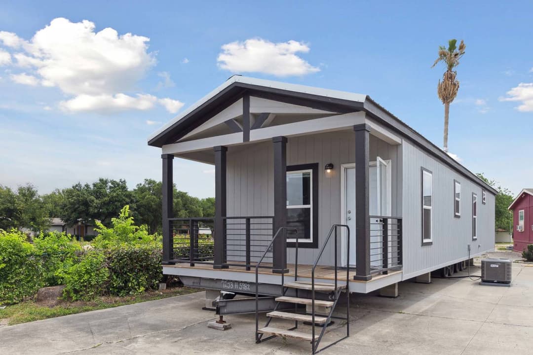 Titan extreme 1656h exterior and hero home features