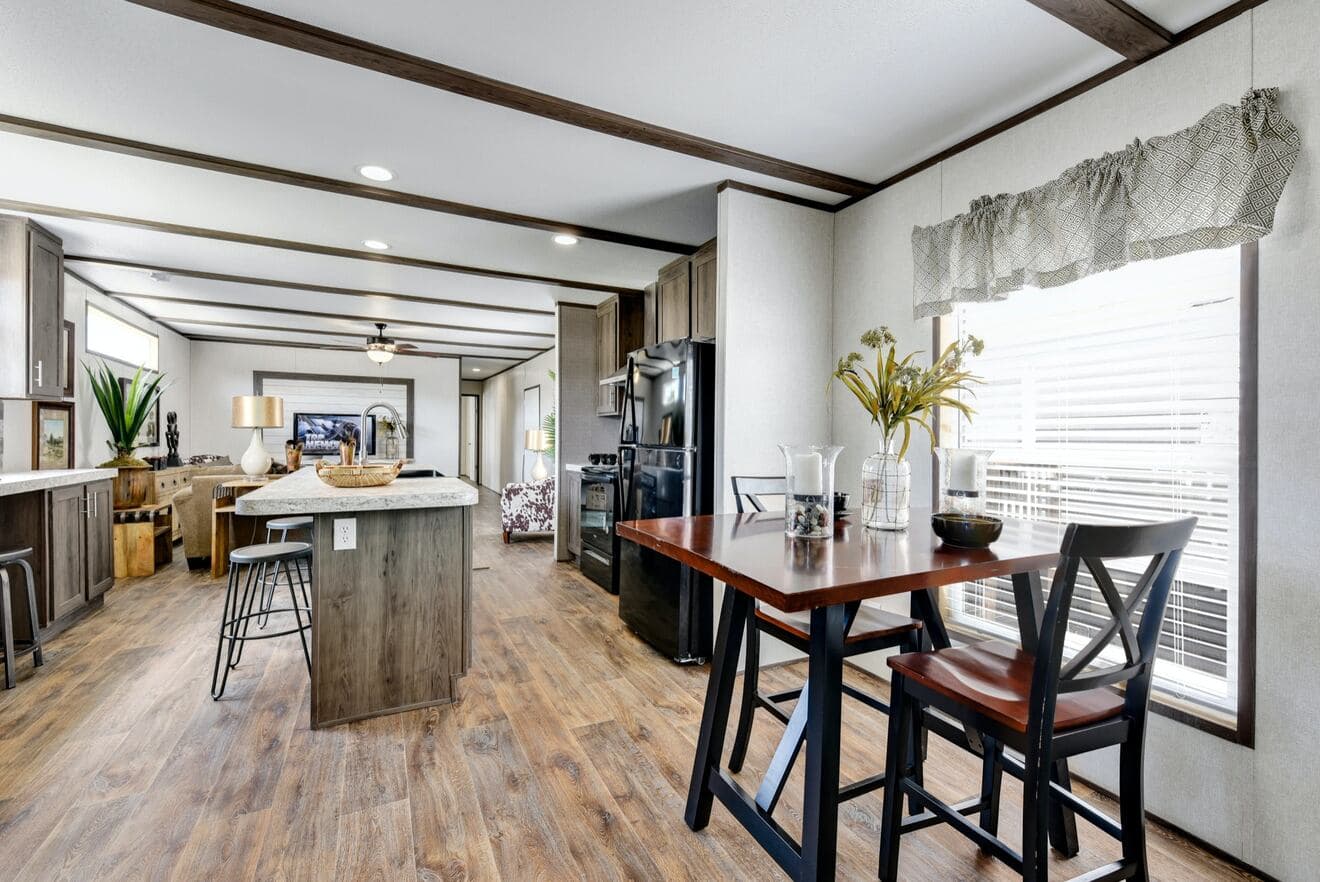 Pinnacle 16763u interior home features