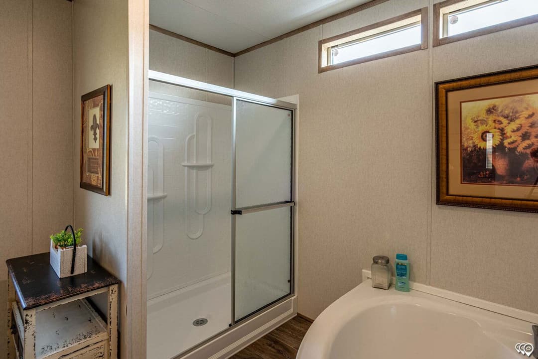 Pinnacle 28563p bathroom home features
