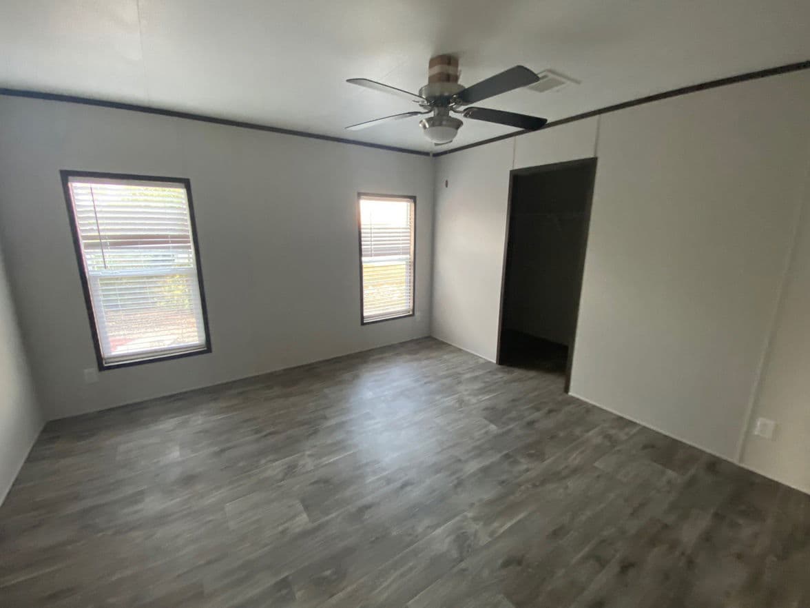 Pinnacle 28523f bedroom home features