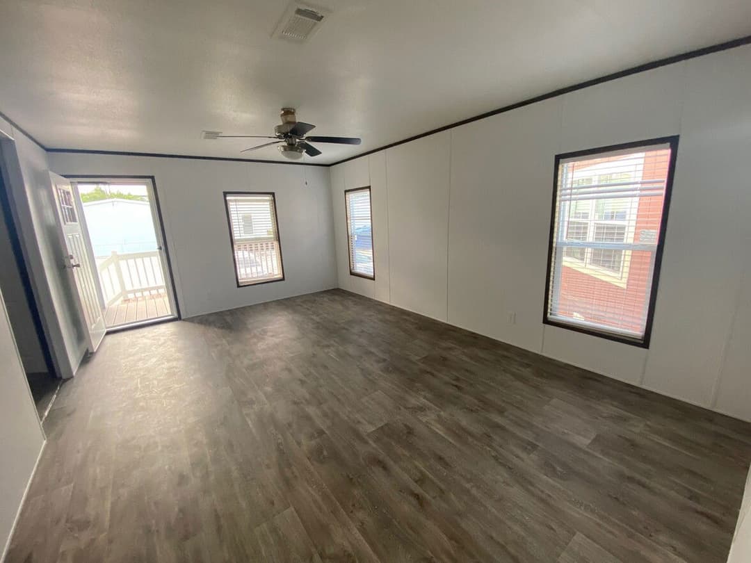 Pinnacle 28523f interior home features