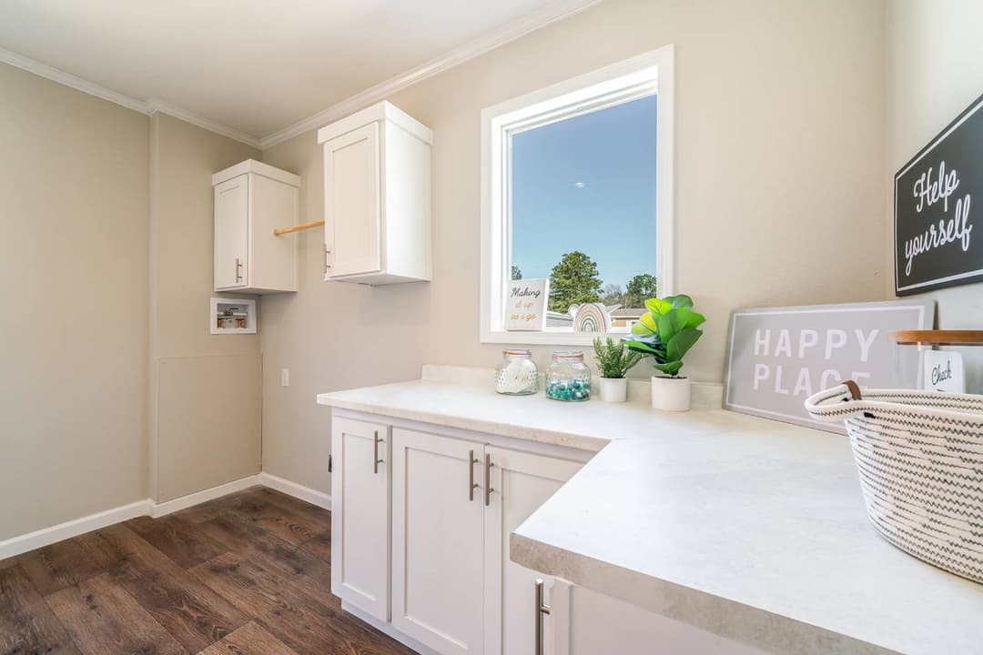 Titan extreme 3260h [the cypress] interior home features