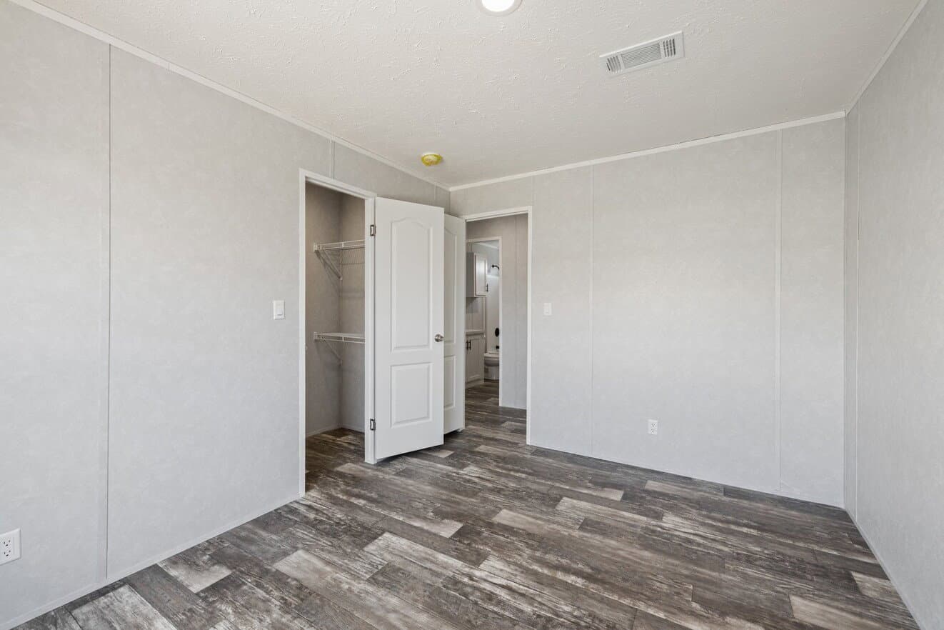Verde ranch 28563n bedroom home features