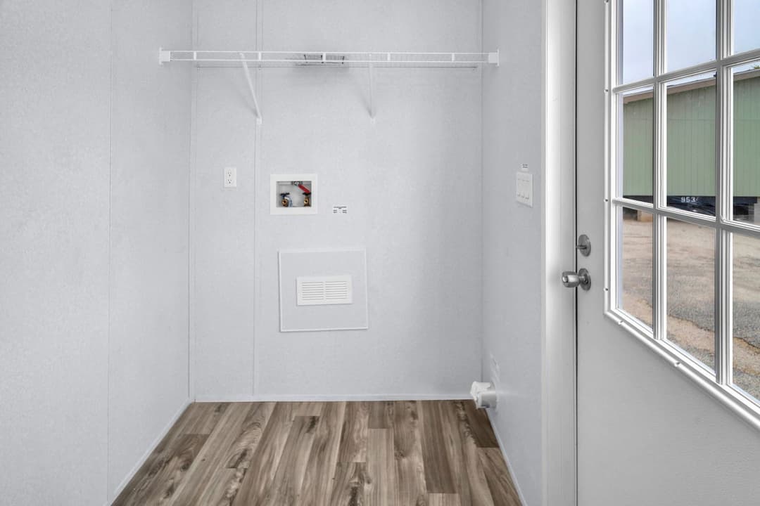 Valu 28483u interior home features