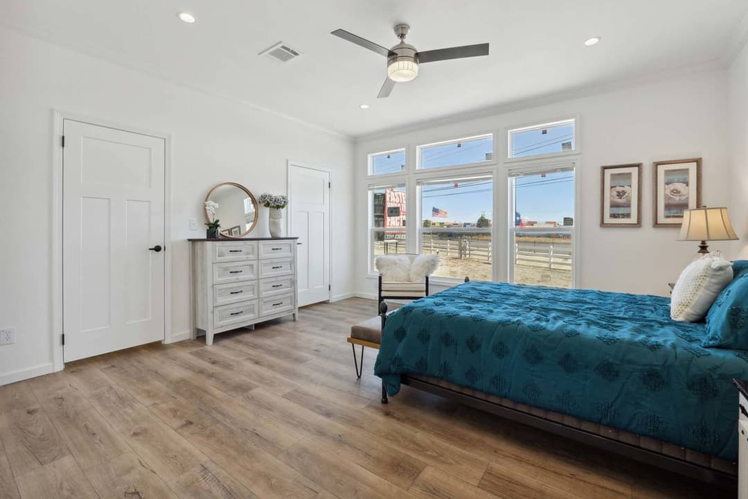 Titan extreme 3276t [the memphis] bedroom home features