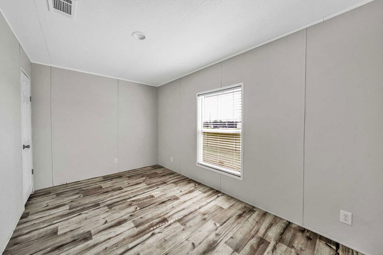 Pinnacle 16763l interior home features