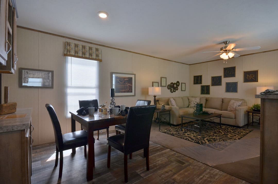 Alamo lite 16562t interior home features