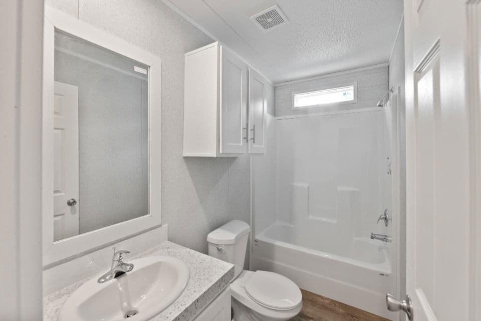 Pinnacle 28603p bathroom home features