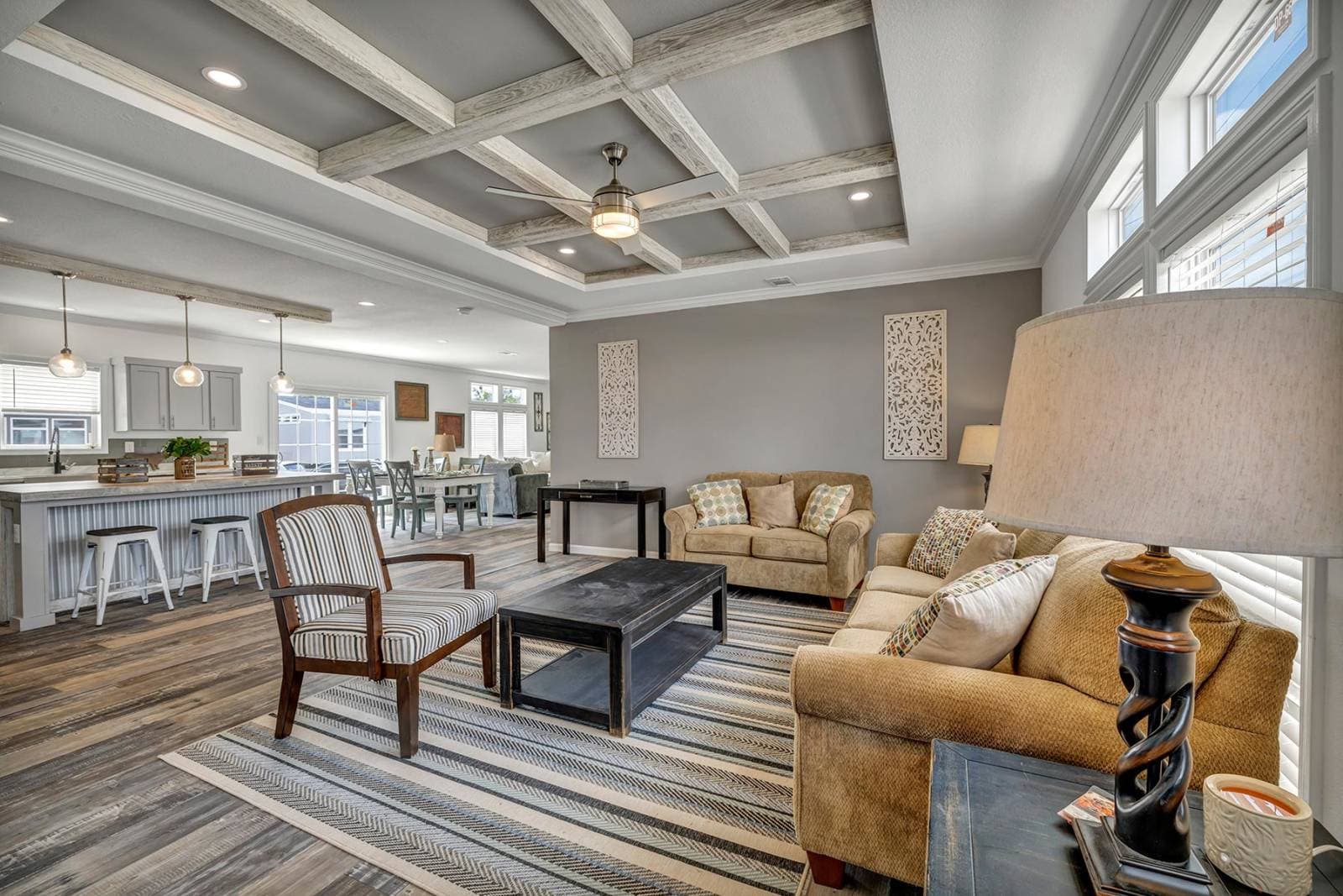 Titan extreme 3266d [the vegas] interior home features