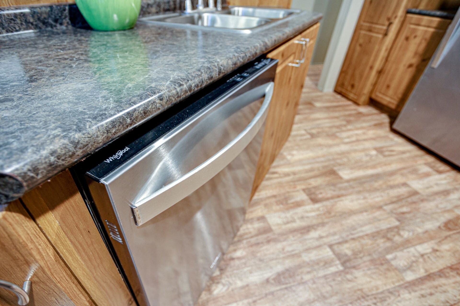 Heritage h-3256-42a kitchen home features