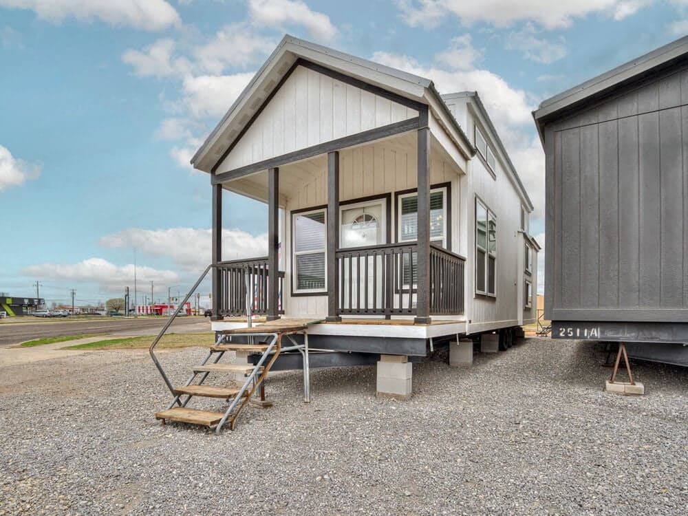 The anderson elevation and exterior home features