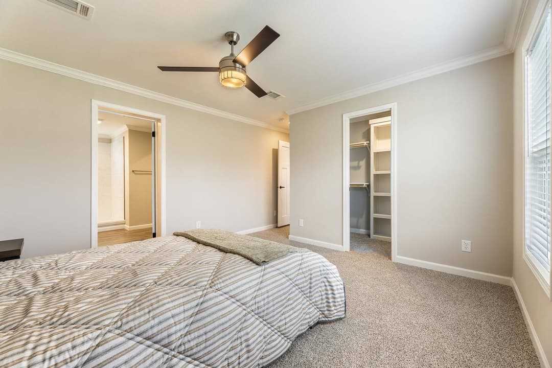 Innovation 2864h bedroom home features