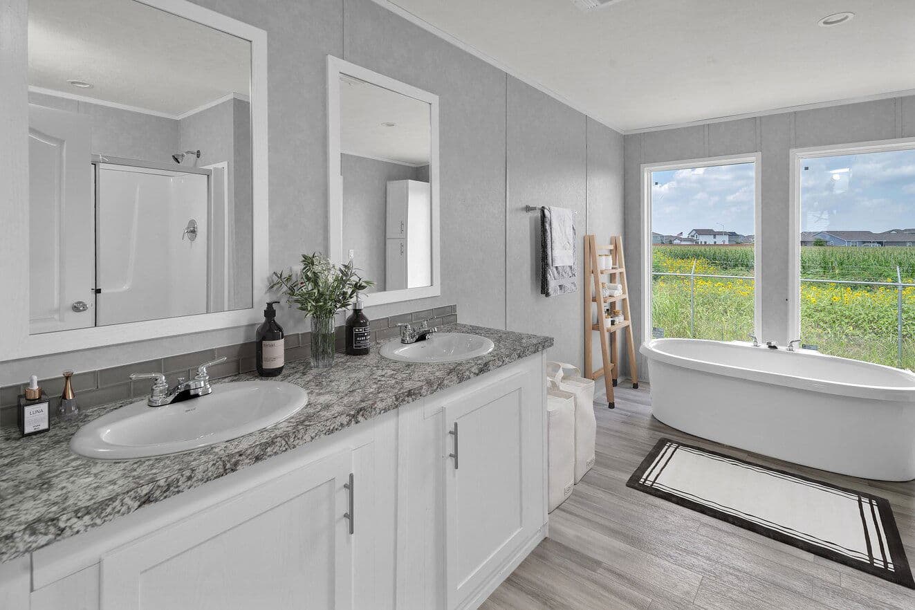 Valu premier 32684g interior and bathroom home features