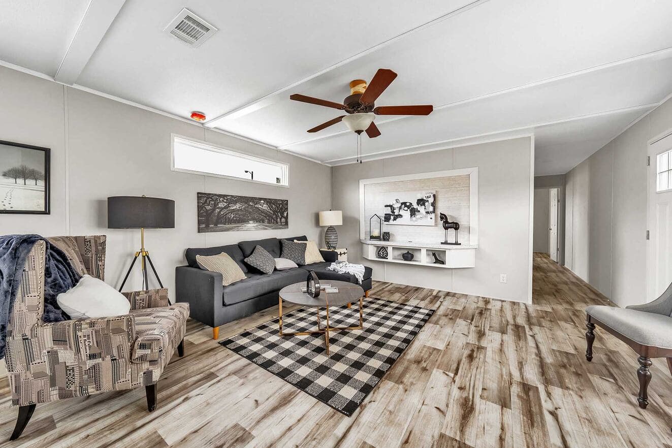 Pinnacle 16763l interior home features