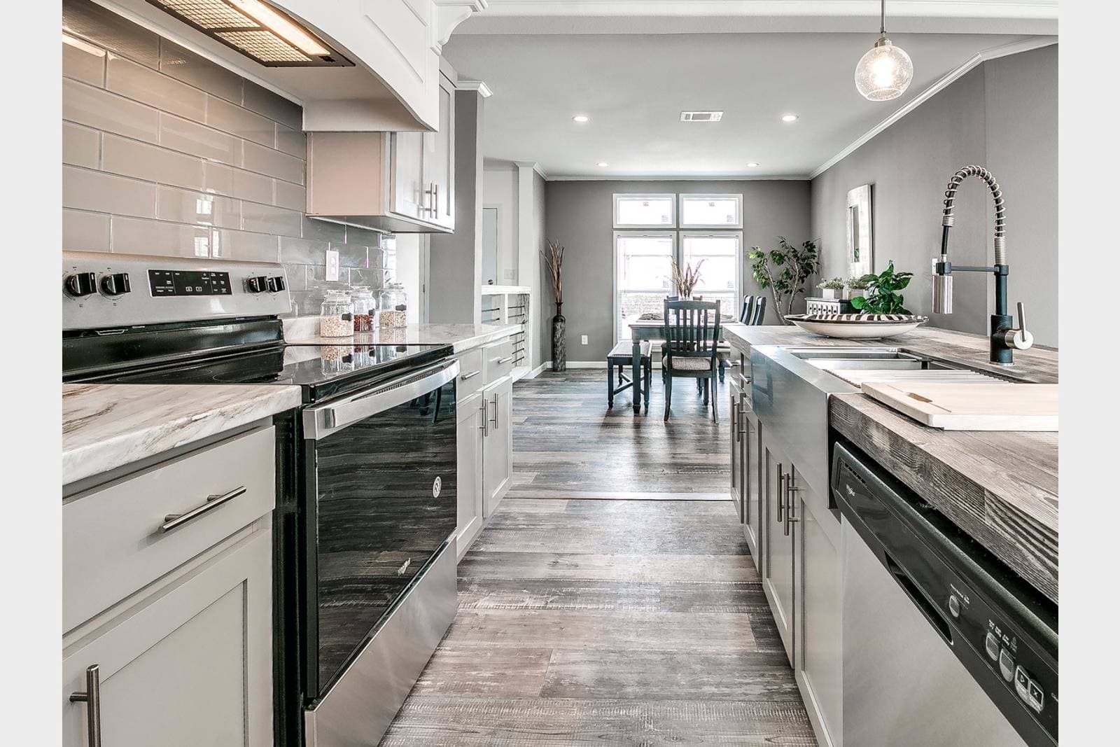 Titan extreme 3266a [the aspen] kitchen home features