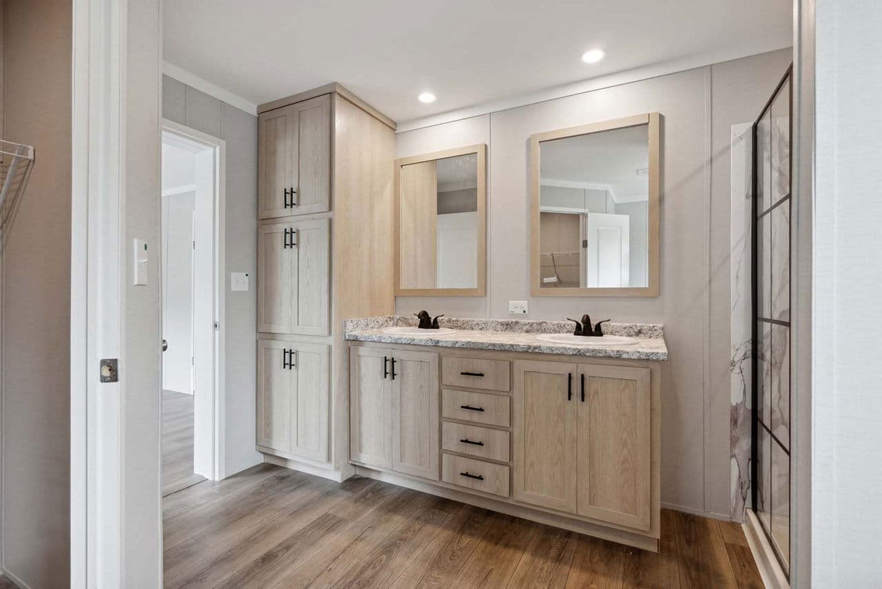 Toledo bathroom home features