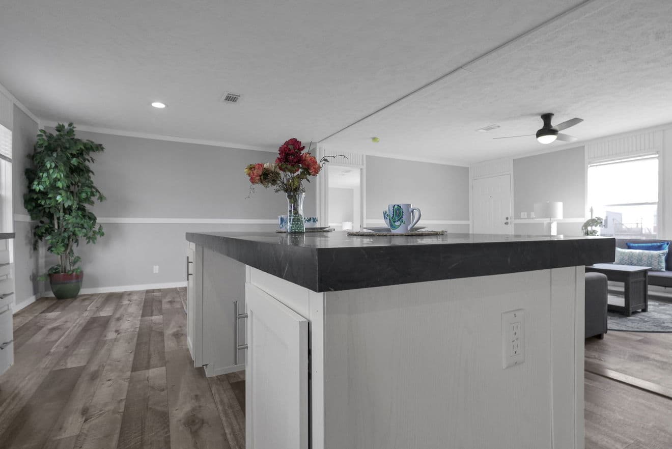 Alamo lite 28724t interior home features