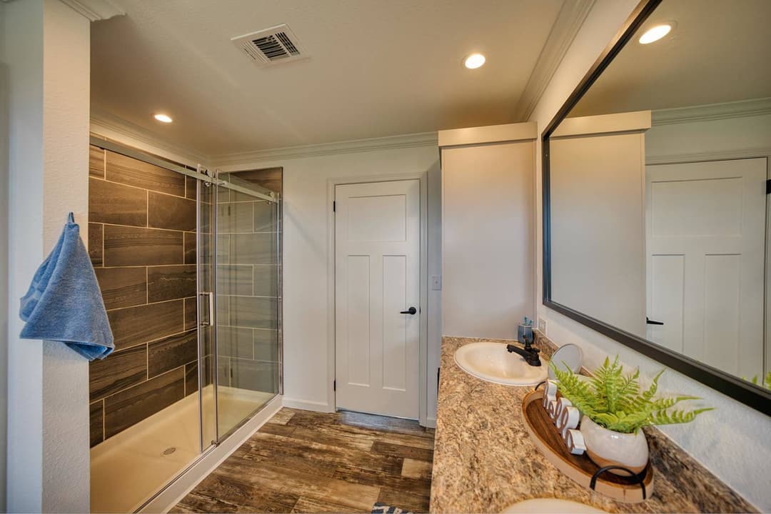 Titan extreme 2876h bathroom home features