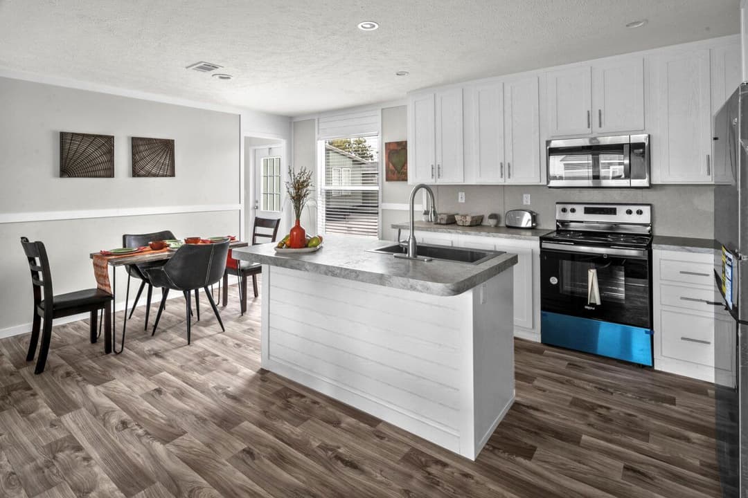 Valu 28483u interior and kitchen home features