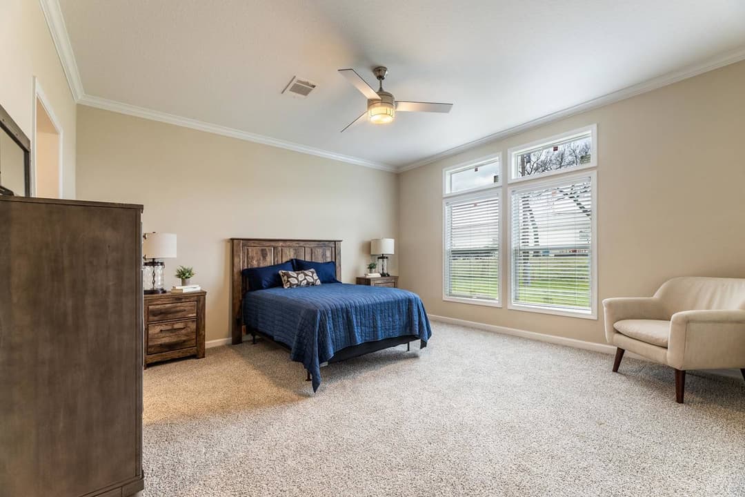 Innovation 3260c bedroom home features