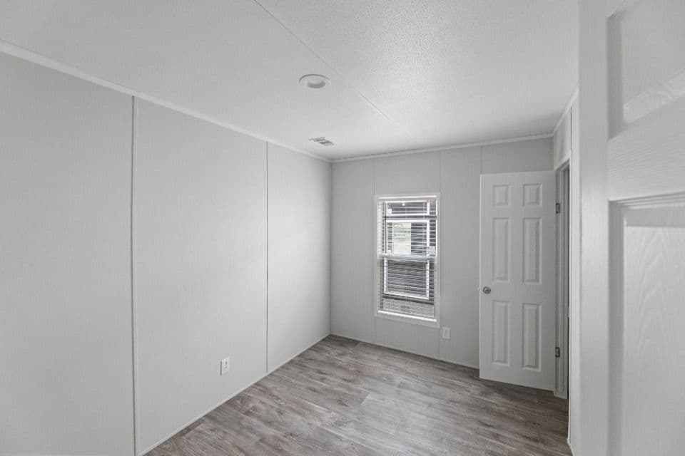 Pinnacle 16763p interior home features