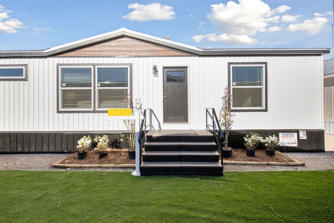 Creole exterior home features
