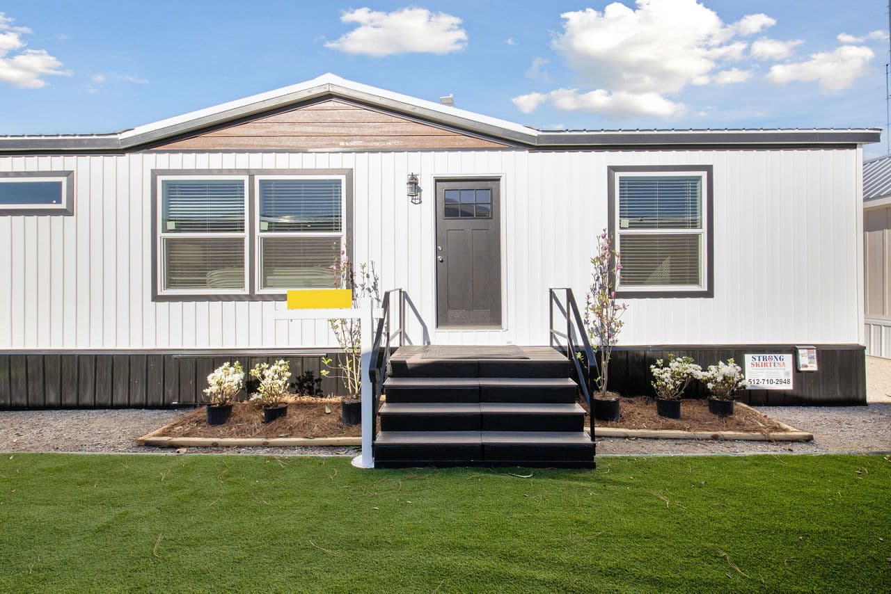 Creole exterior home features